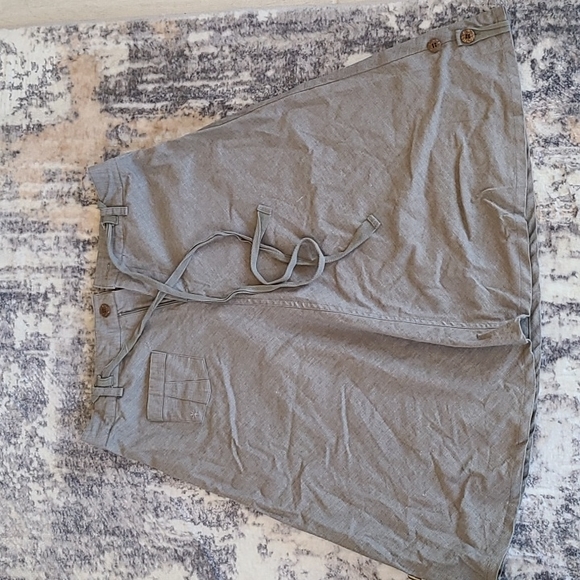 Isis grey skirt - Picture 1 of 2